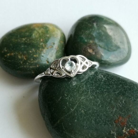 Glacier Blue Topaz Ring in Heart and Celtic Trinity accents size 7 🆕 - Picture 5 of 7